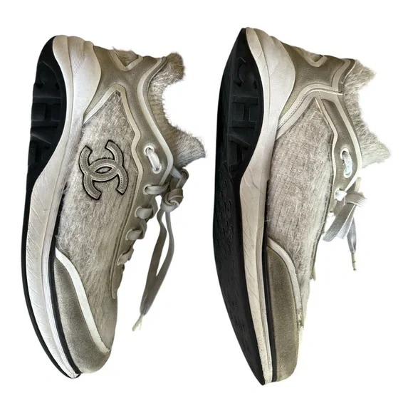 Chanel Two Tone Suede Knit CC Logo Low Top Sneakers Women’s Size‎ 39 EU / 9 US